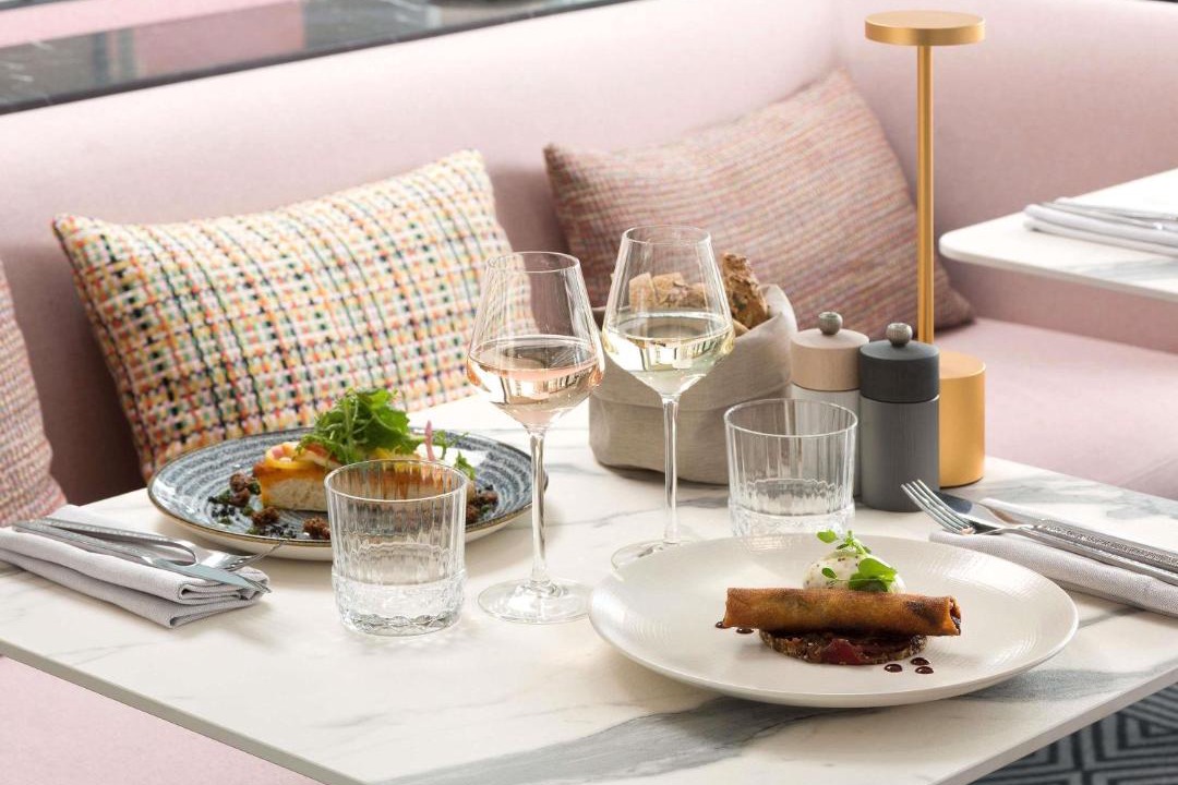 Photo of Others in Comedie