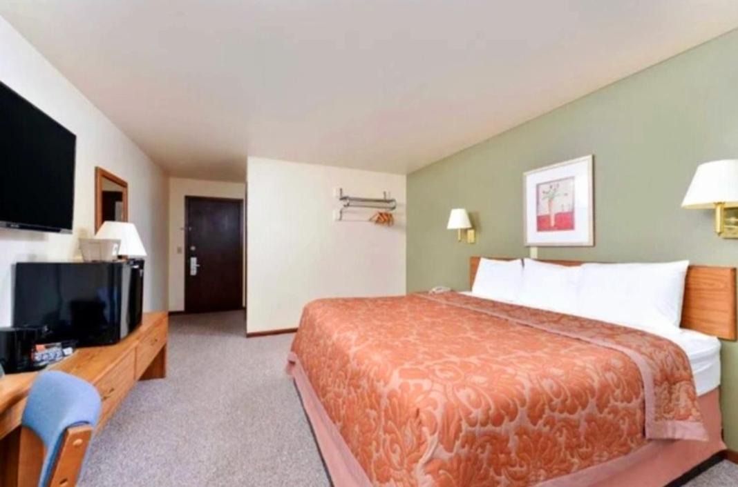 Photo of Bedroom in Staples
