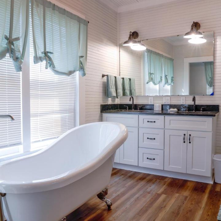 Photo of Bathroom in Toccoa