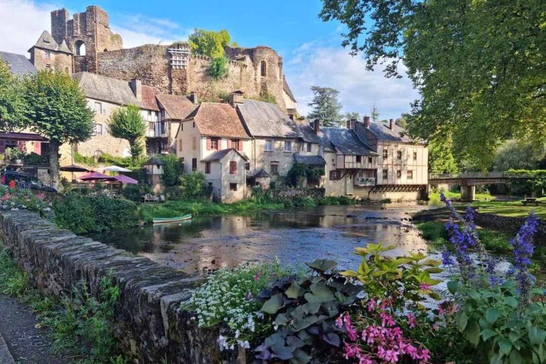 Photo of Buildings in Segur-le-Chateau