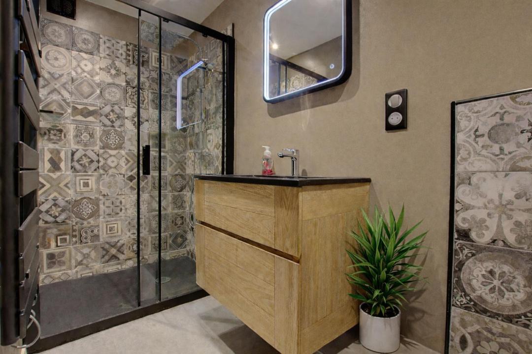 Photo of Others in Hotonnes