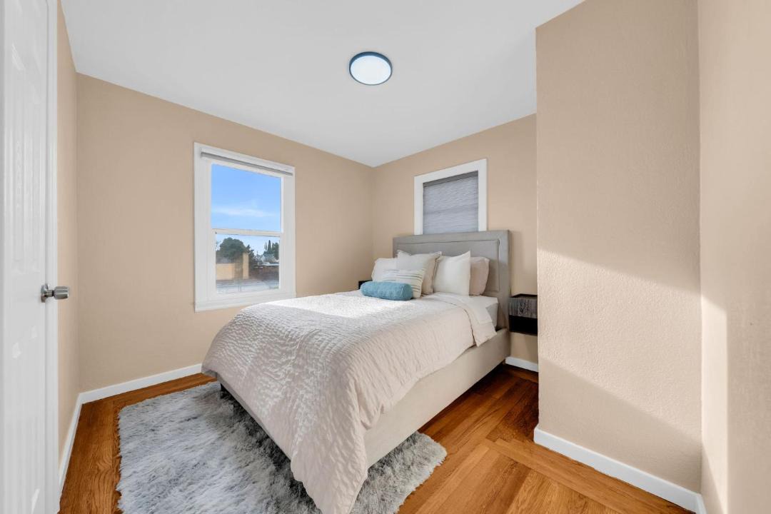 Photo of Bedroom in Oakland