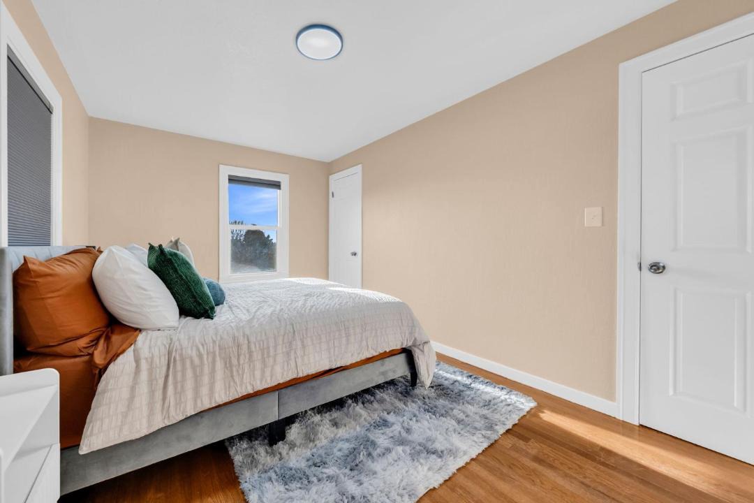 Photo of Bedroom in Oakland