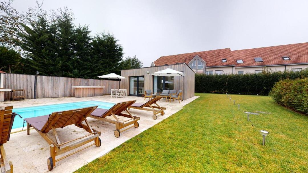 Photo of Others in Magny-le-Hongre