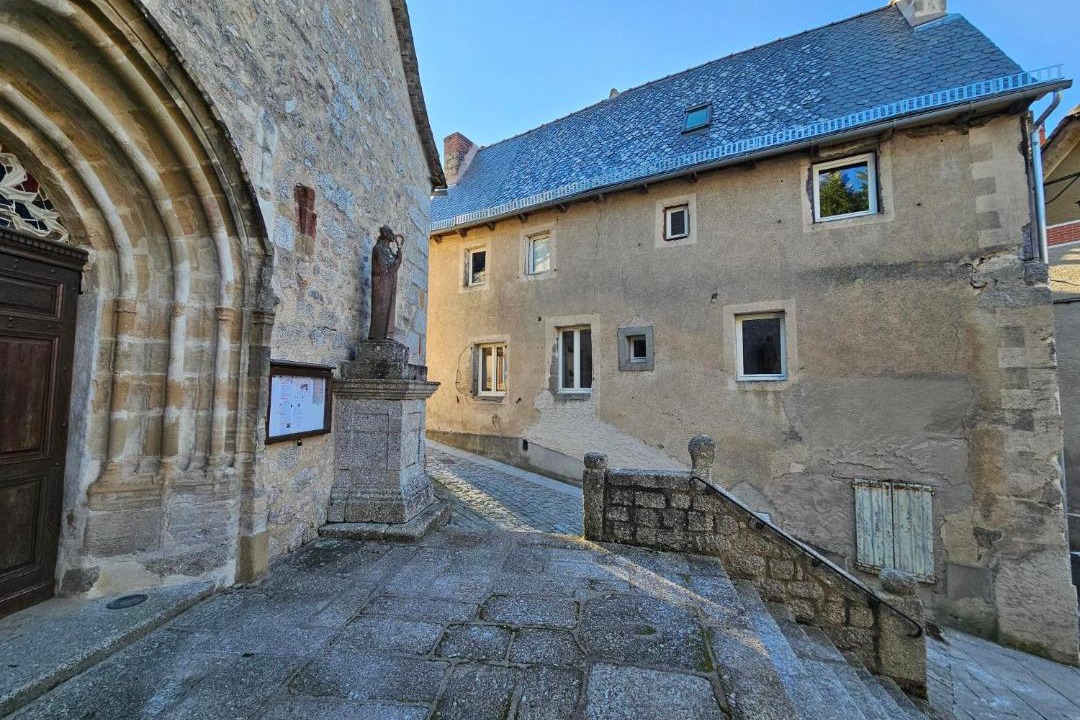 Photo of Buildings in Senergues