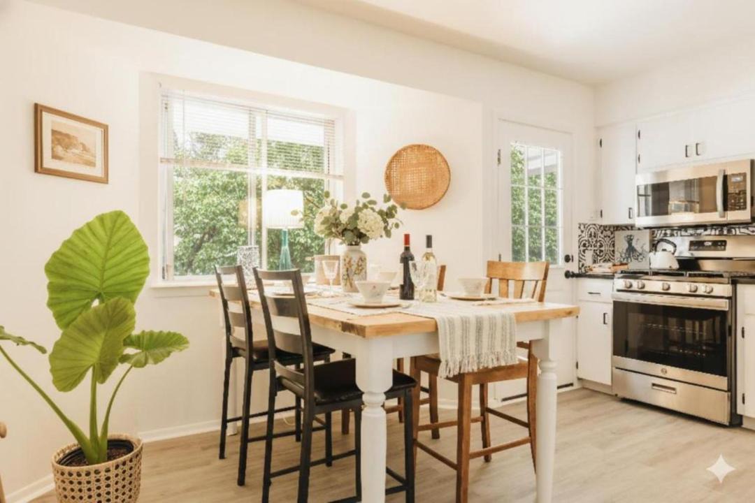 Photo of Kitchen in East Congress