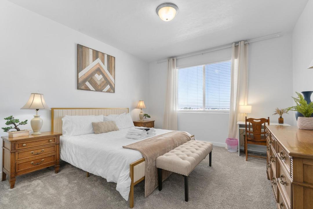 Photo of Bedroom in Lake Point
