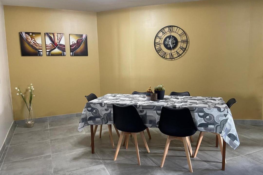 Photo of Others in Valence