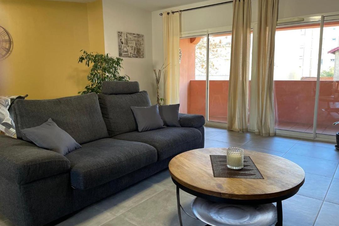 Photo of Others in Valence