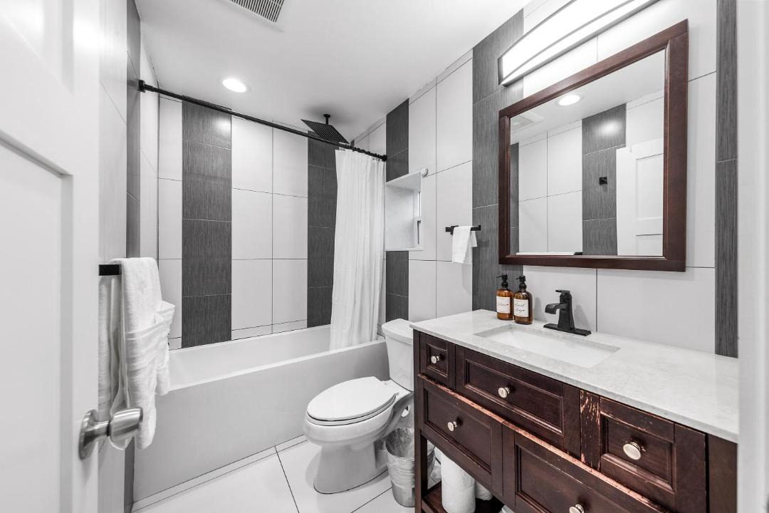 Photo of Bathroom in Minor