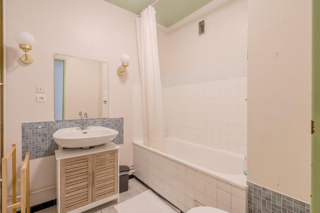 Photo of Bathroom in Sablons - Newton