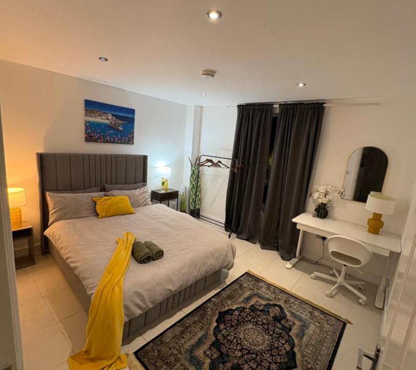 Photo of Others in Shadwell