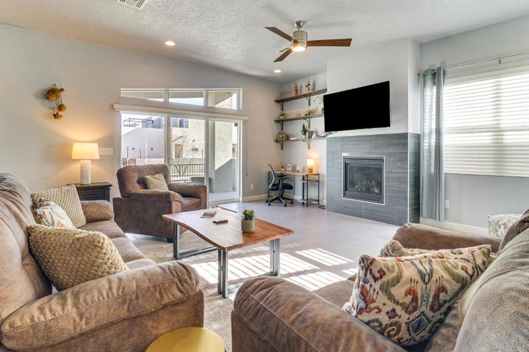 Photo of Livingroom in Mesa Del Sol Innovation Park