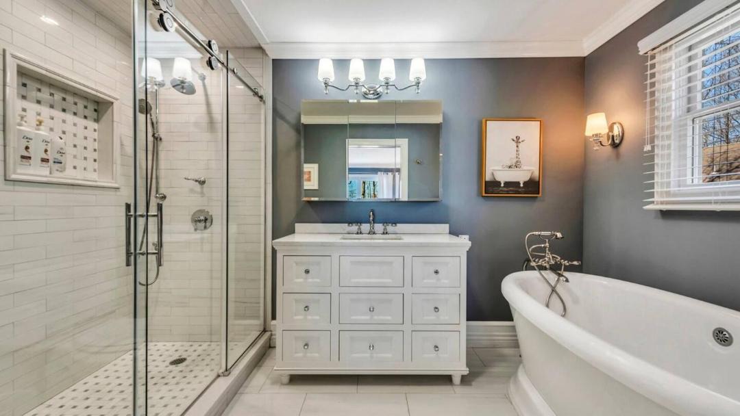 Photo of Bathroom in East Hampton North