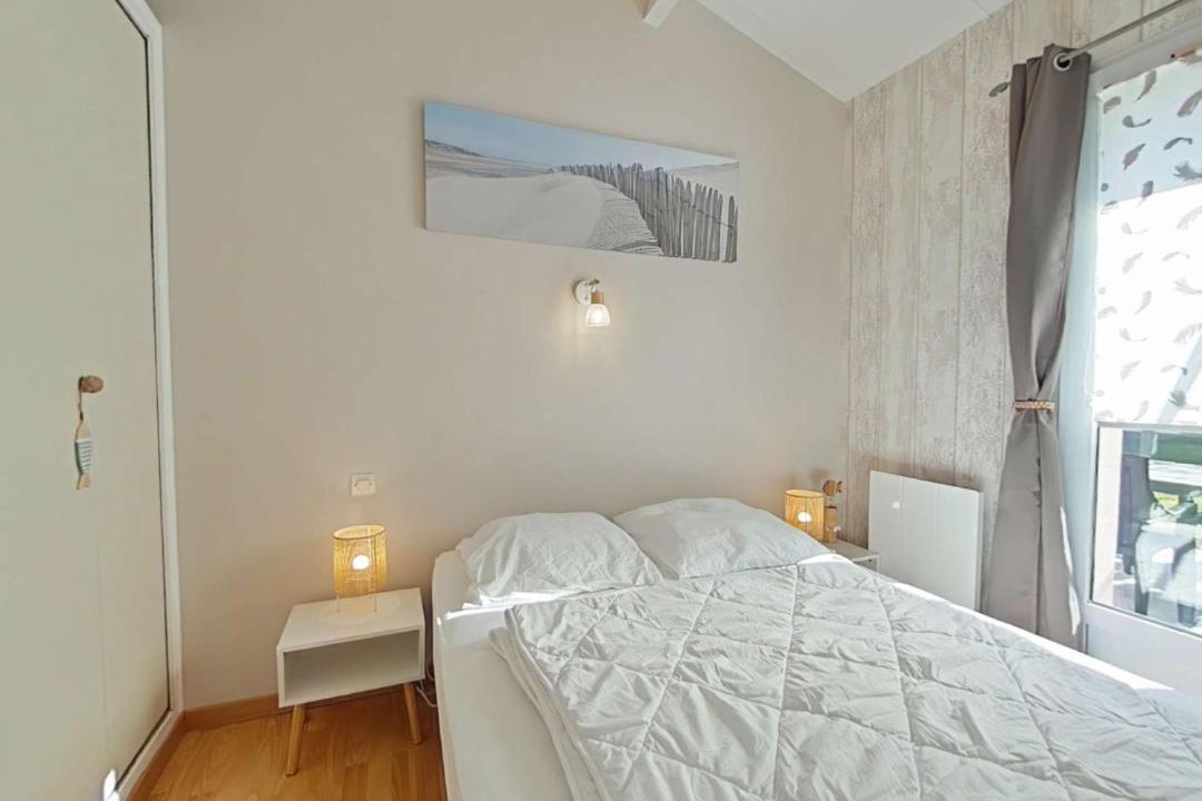 Photo of Bedroom in Brem Sur Mer