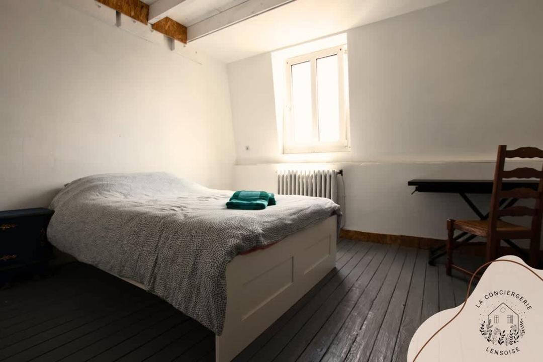 Photo of Bedroom in Lens