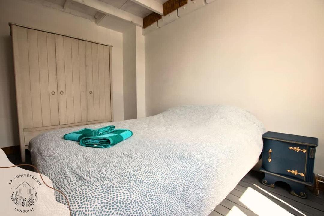 Photo of Bedroom in Lens