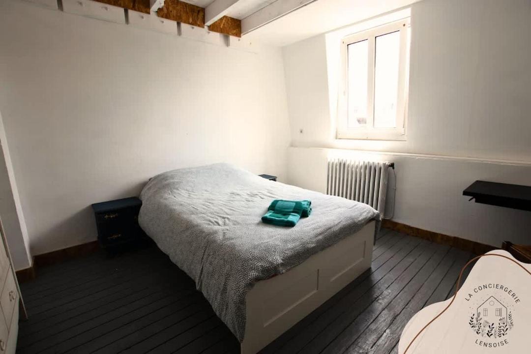 Photo of Bedroom in Lens
