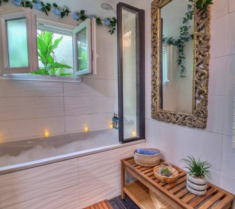 Photo of Bathroom in Royallieu Village