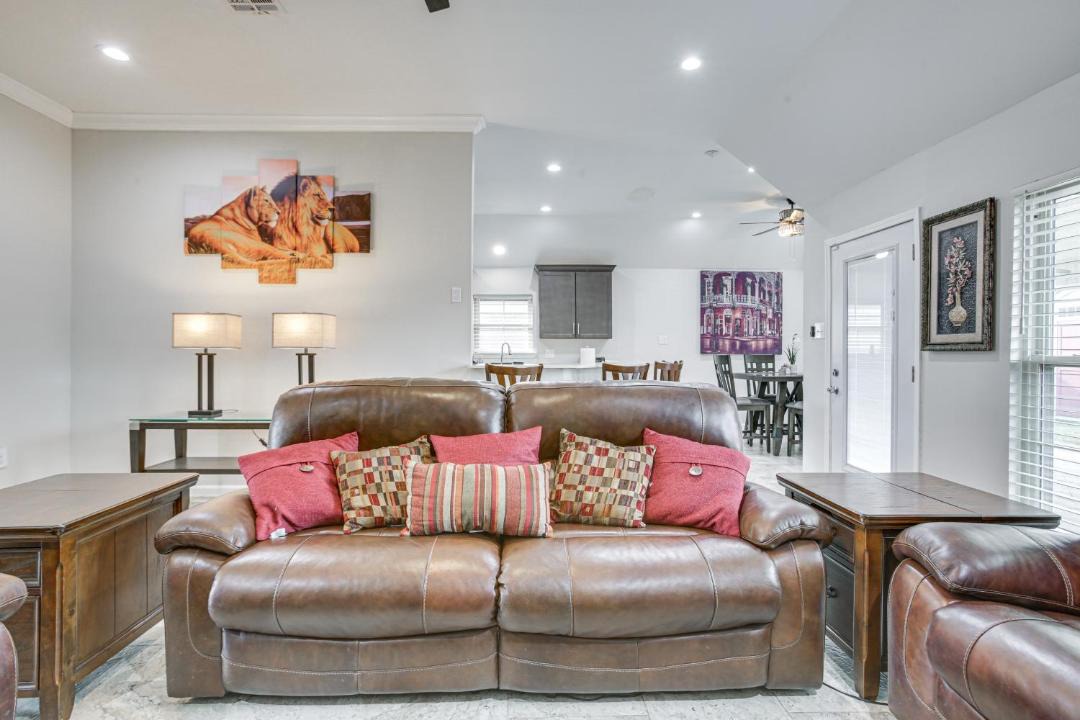 Photo of Livingroom in LaPlace