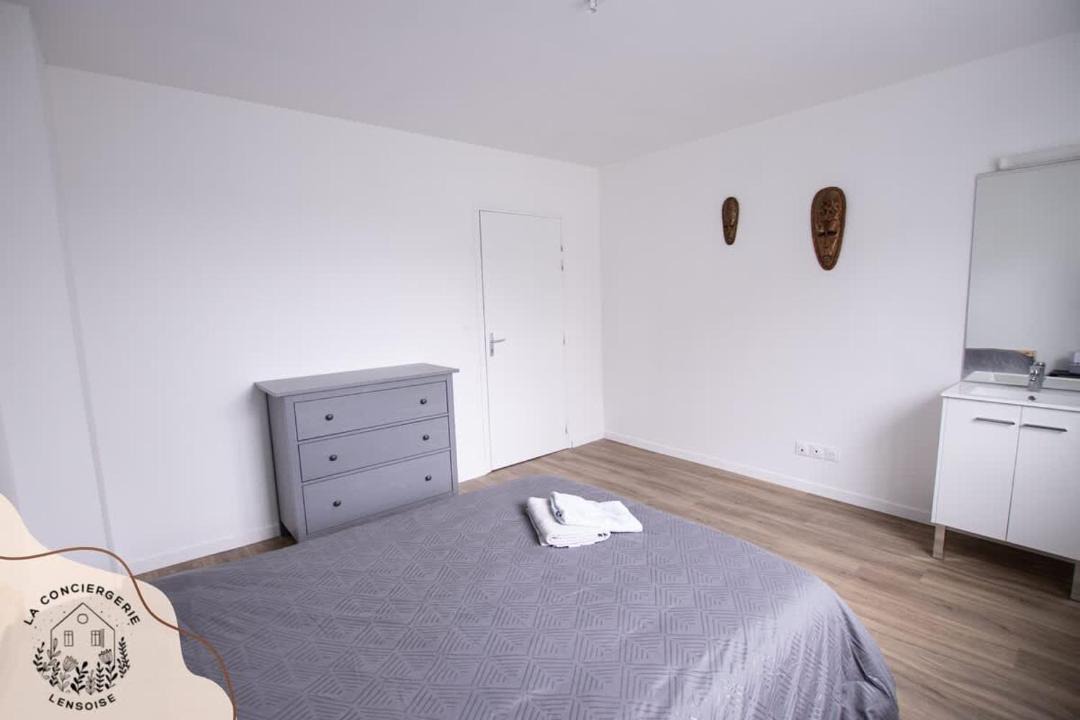 Photo of Bedroom in Lens