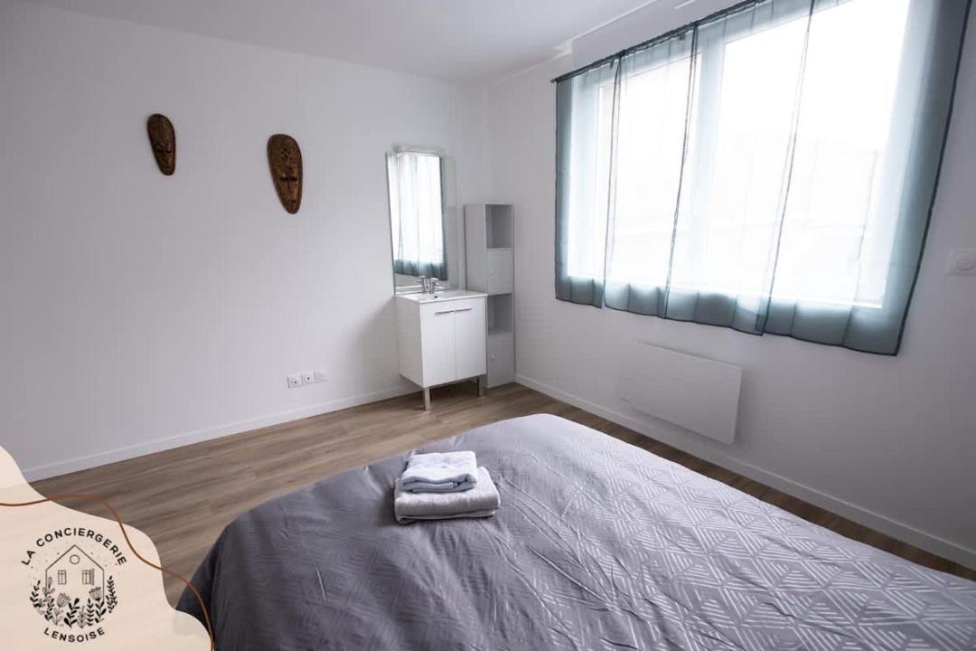Photo of Bedroom in Lens