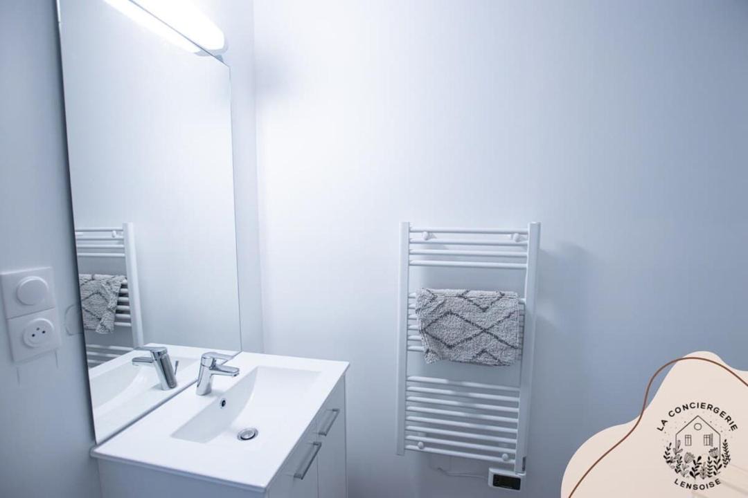 Photo of Bathroom in Lens