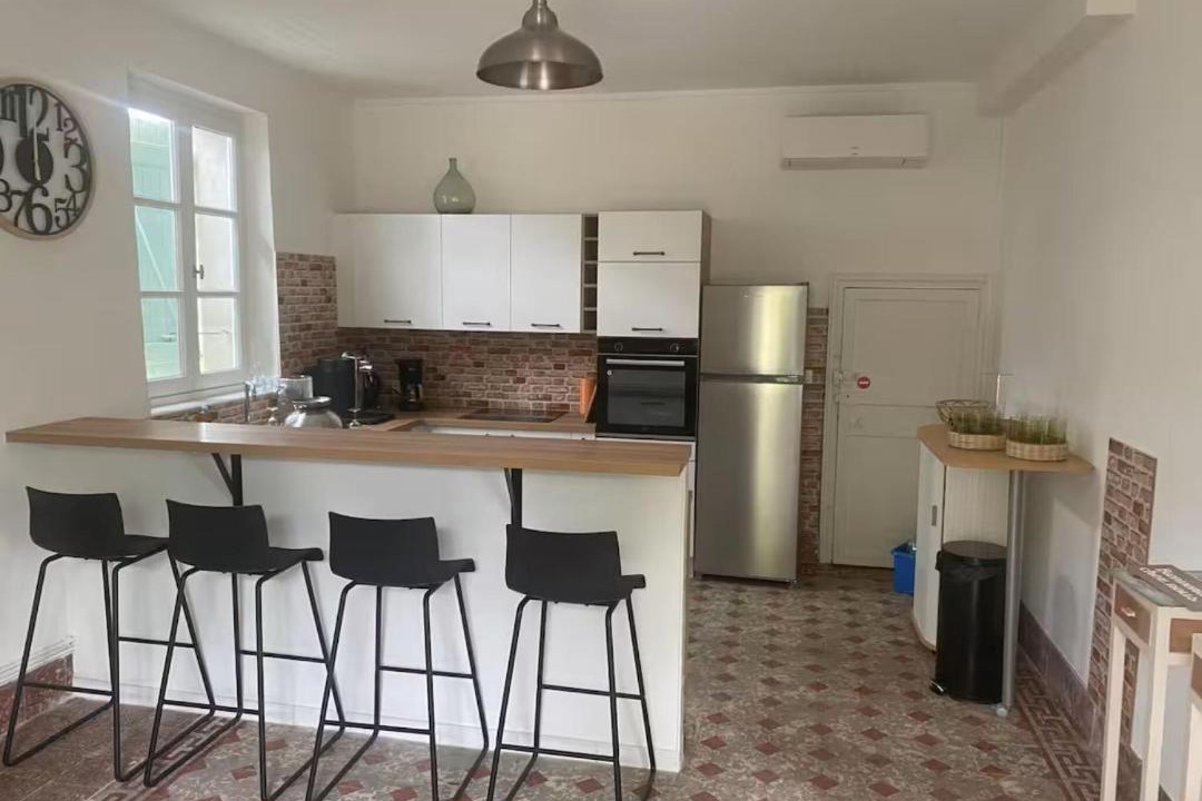 Photo of Kitchen in Barry-d'Islemade