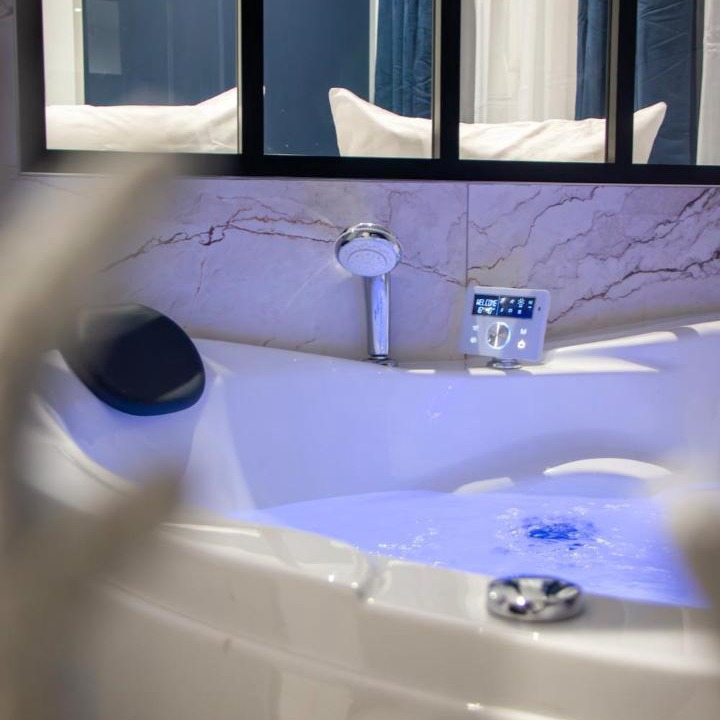 Photo of Bathroom in Quincy-Voisins