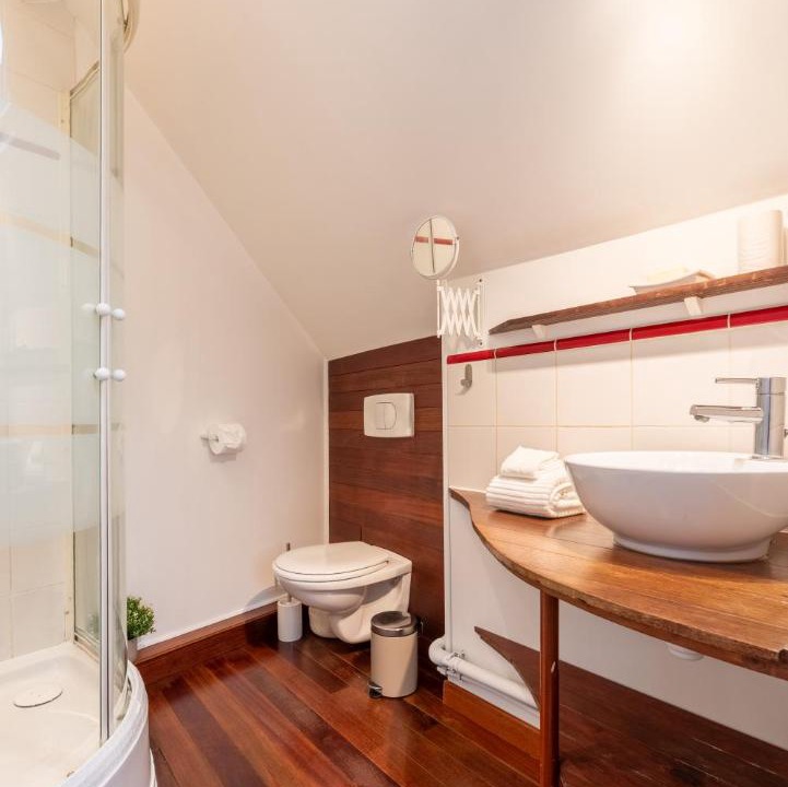 Photo of Bathroom in Rouen City Centre