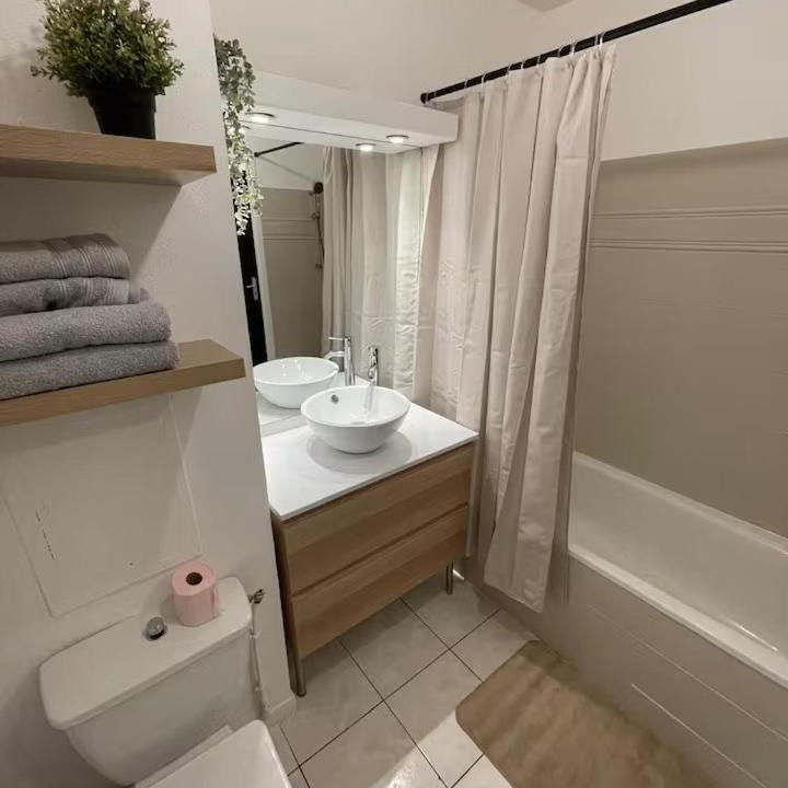 Photo of Bathroom in Saint - Martin - du - Touch