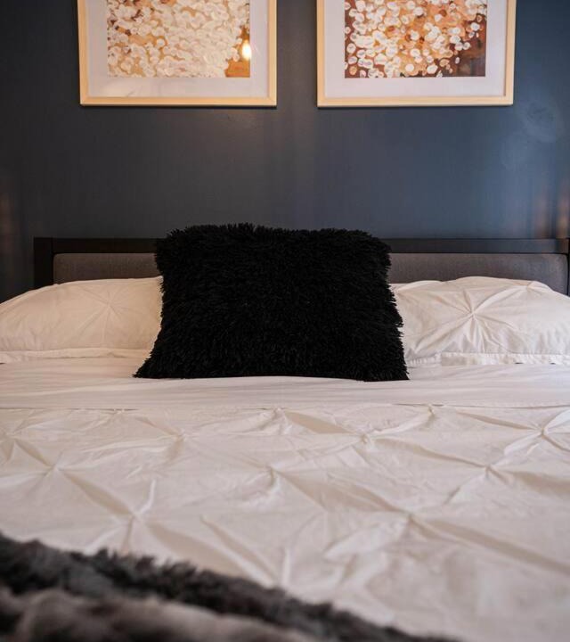 Photo of Bedroom in Cote-Des-Neiges—Notre-Dame-De-Grace