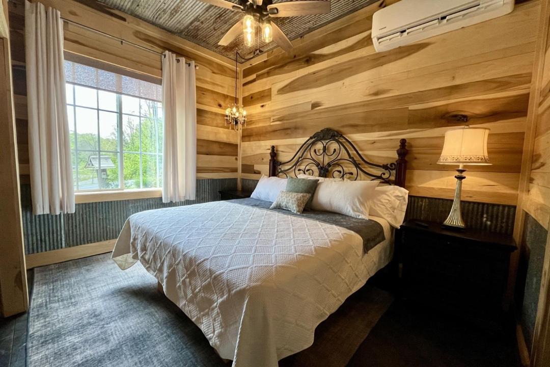 Photo of Bedroom in Ozark