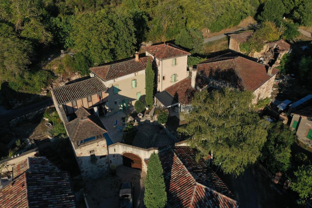 Photo of Buildings in Labarthe-Bleys