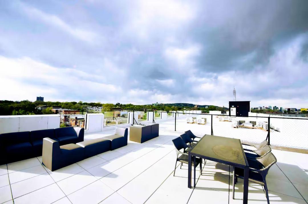 Photo of Patio Balcony in Cote-Des-Neiges—Notre-Dame-De-Grace