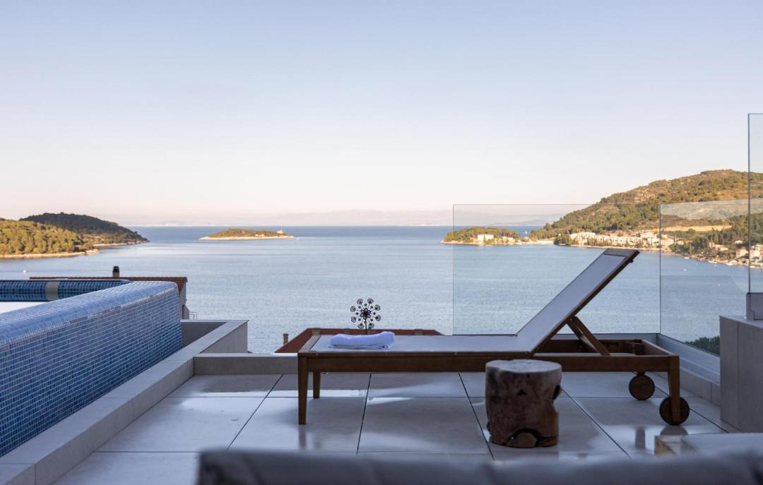 Photo of Others in Vis