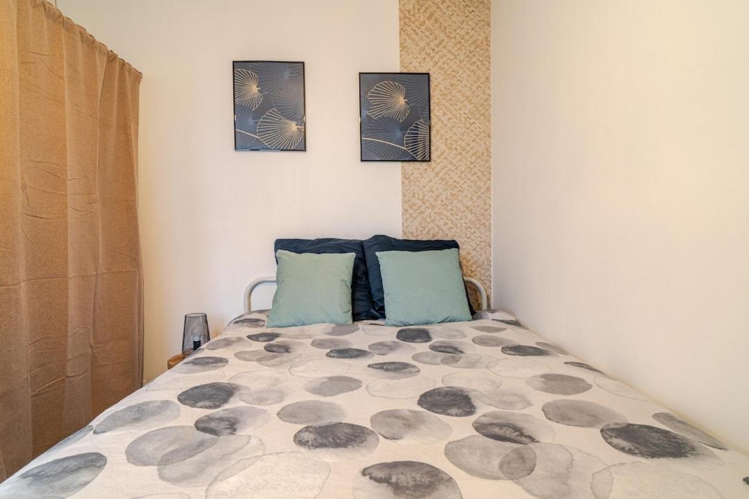 Photo of Bedroom in Flers