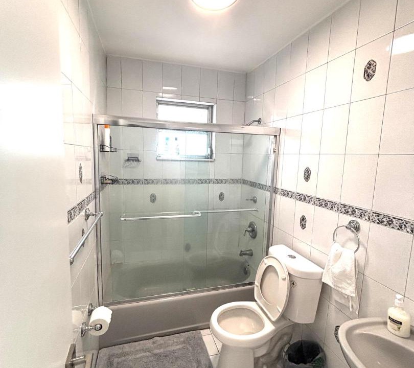 Photo of Bathroom in Coral Way