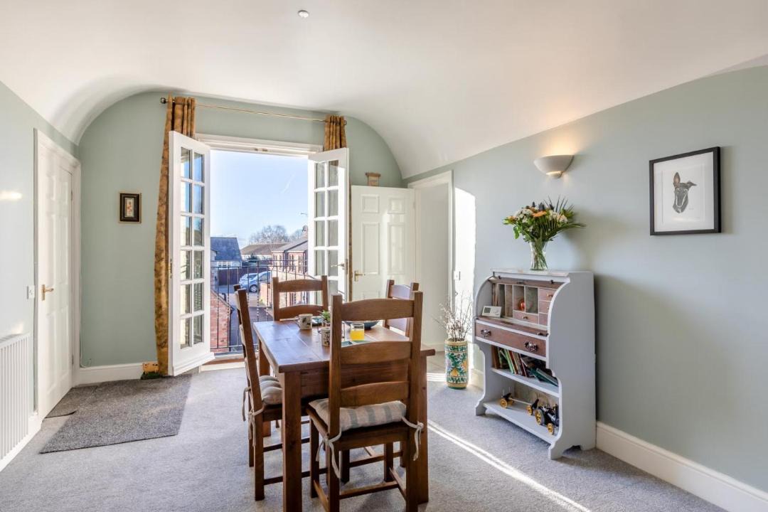 Photo of Others in Queen Camel