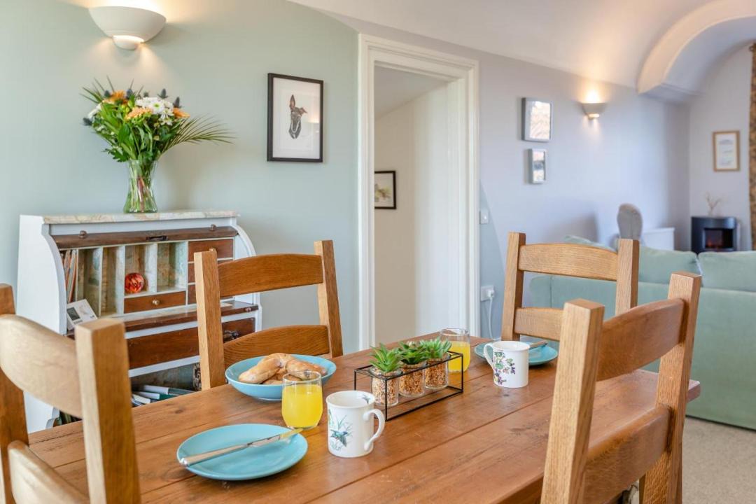 Photo of Others in Queen Camel