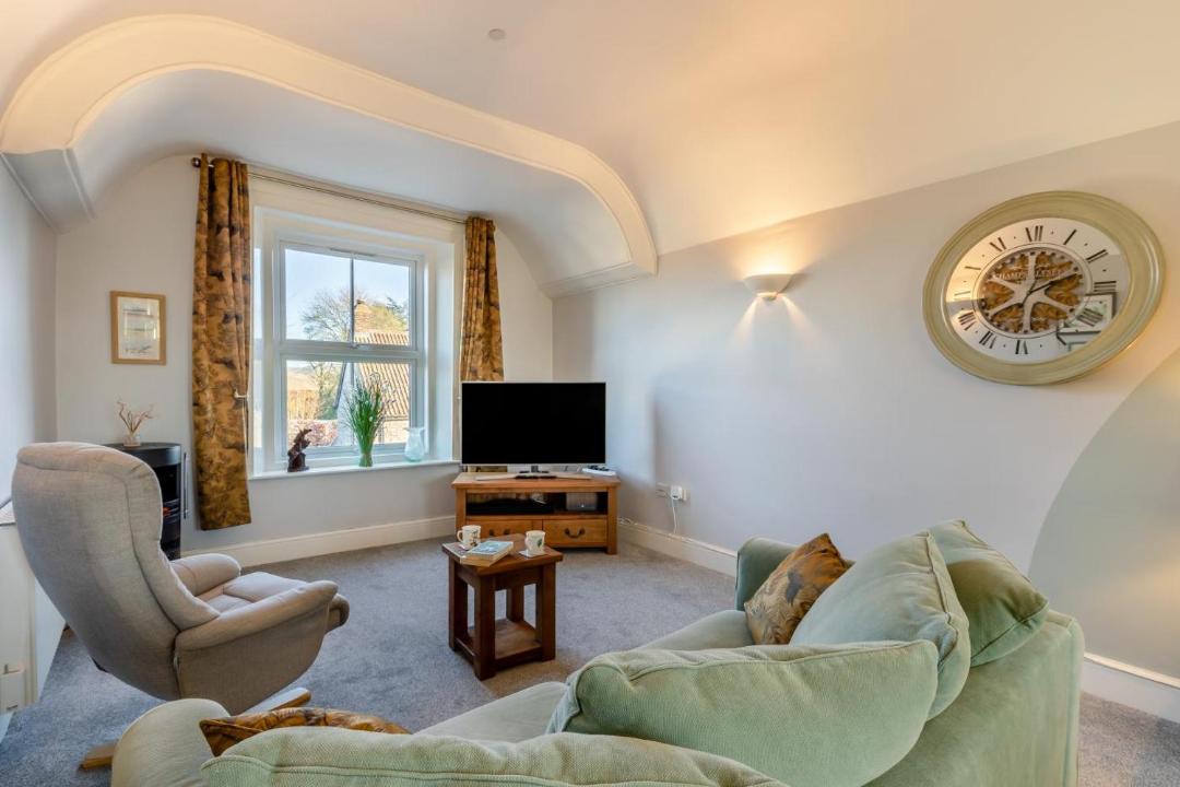 Photo of Others in Queen Camel