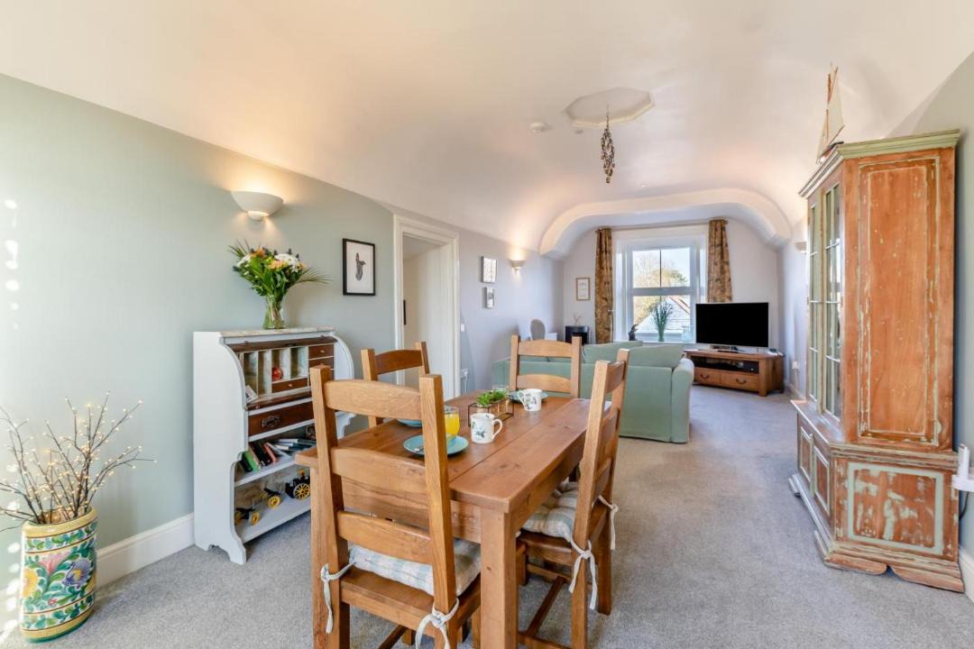 Photo of Others in Queen Camel