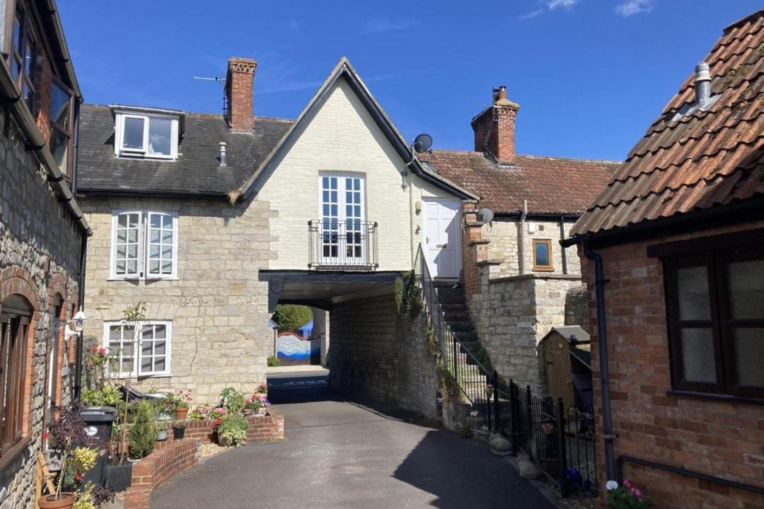 Photo of Others in Queen Camel