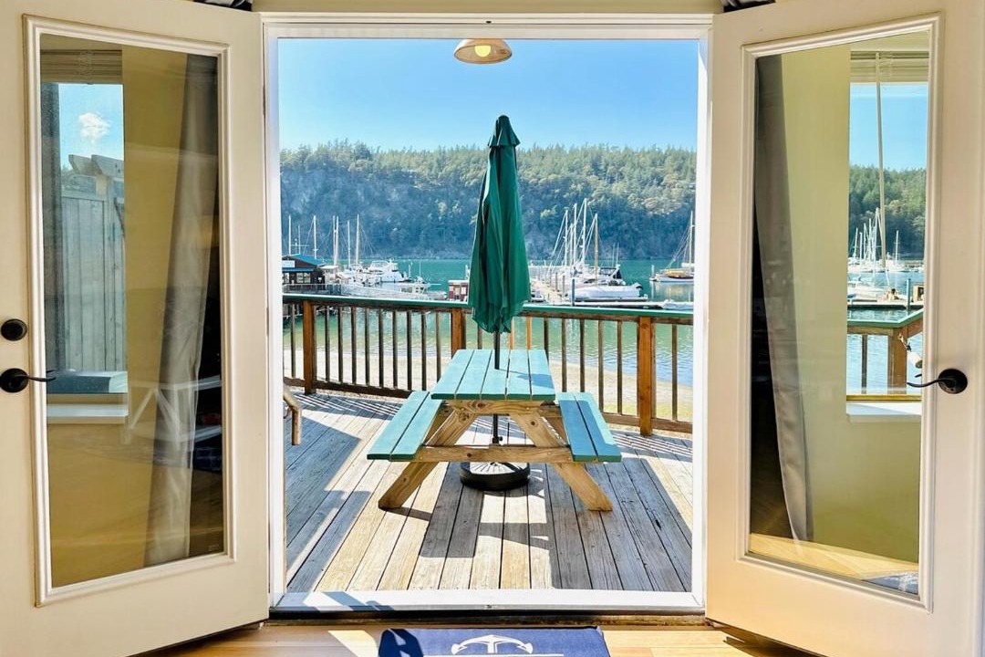 Photo of Patio Balcony in Deer Harbor