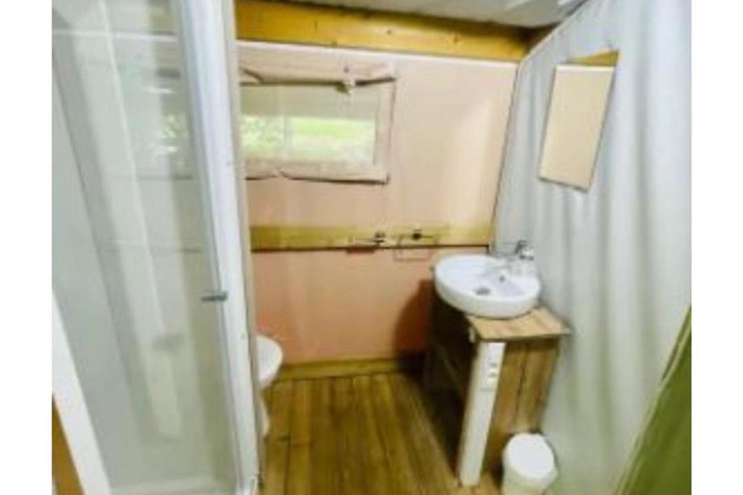 Photo of Bathroom in Camon