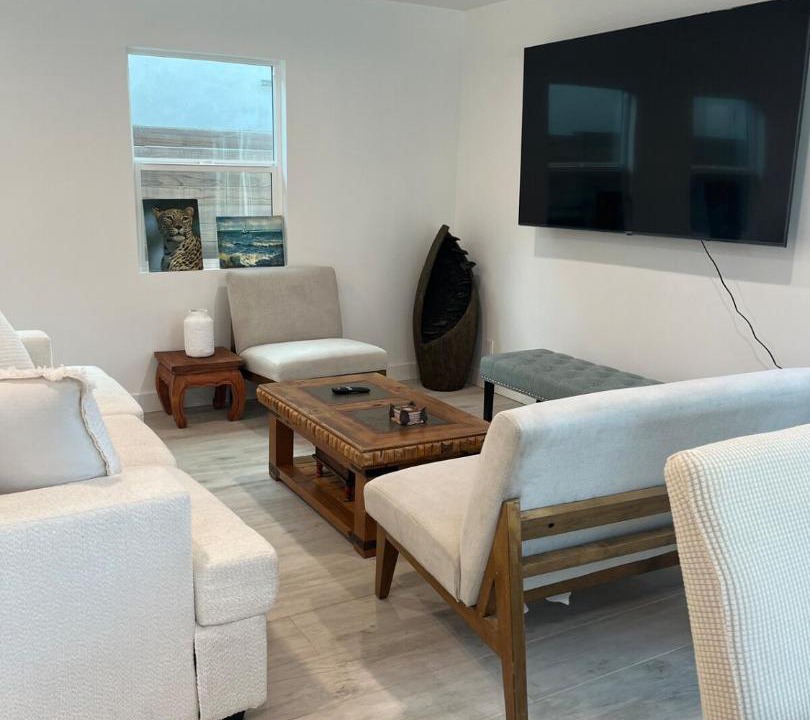 Photo of Livingroom in Woodland Hills