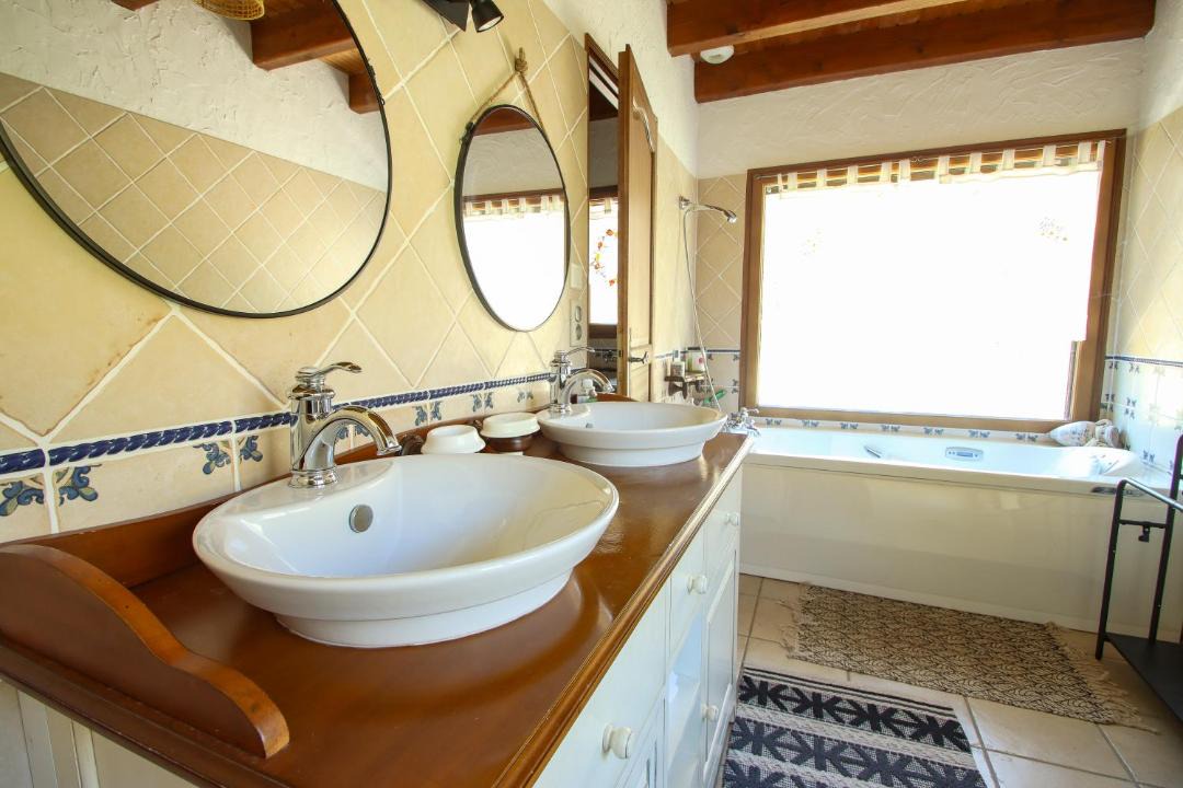 Photo of Bathroom in Centres