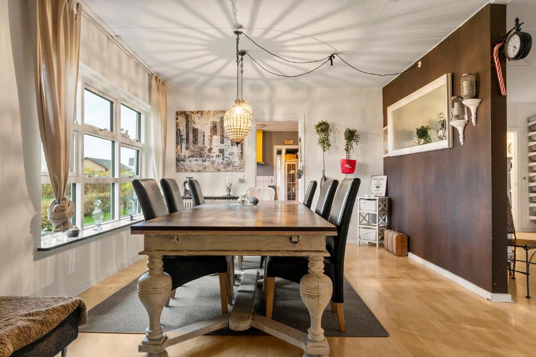 Photo of Others in Hong