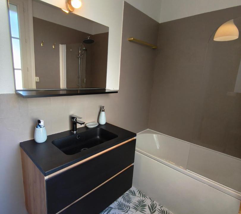 Photo of Bathroom in Lisieux