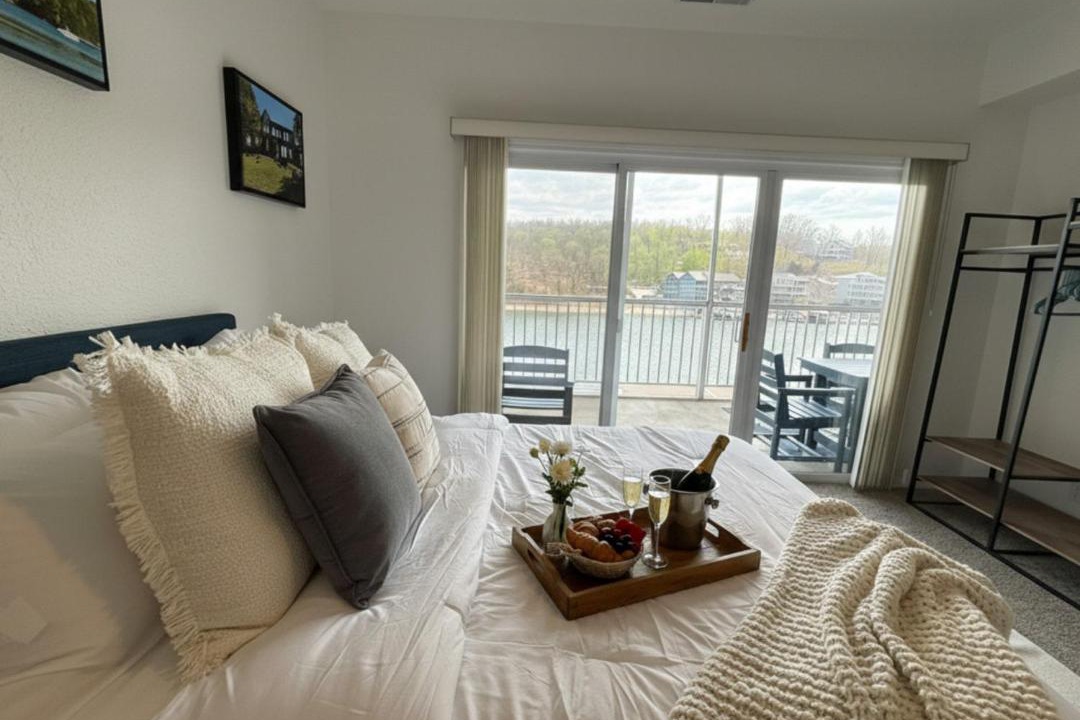 Photo of Bedroom in Camdenton